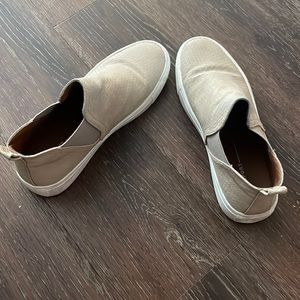 Report brand shoe. Size 6